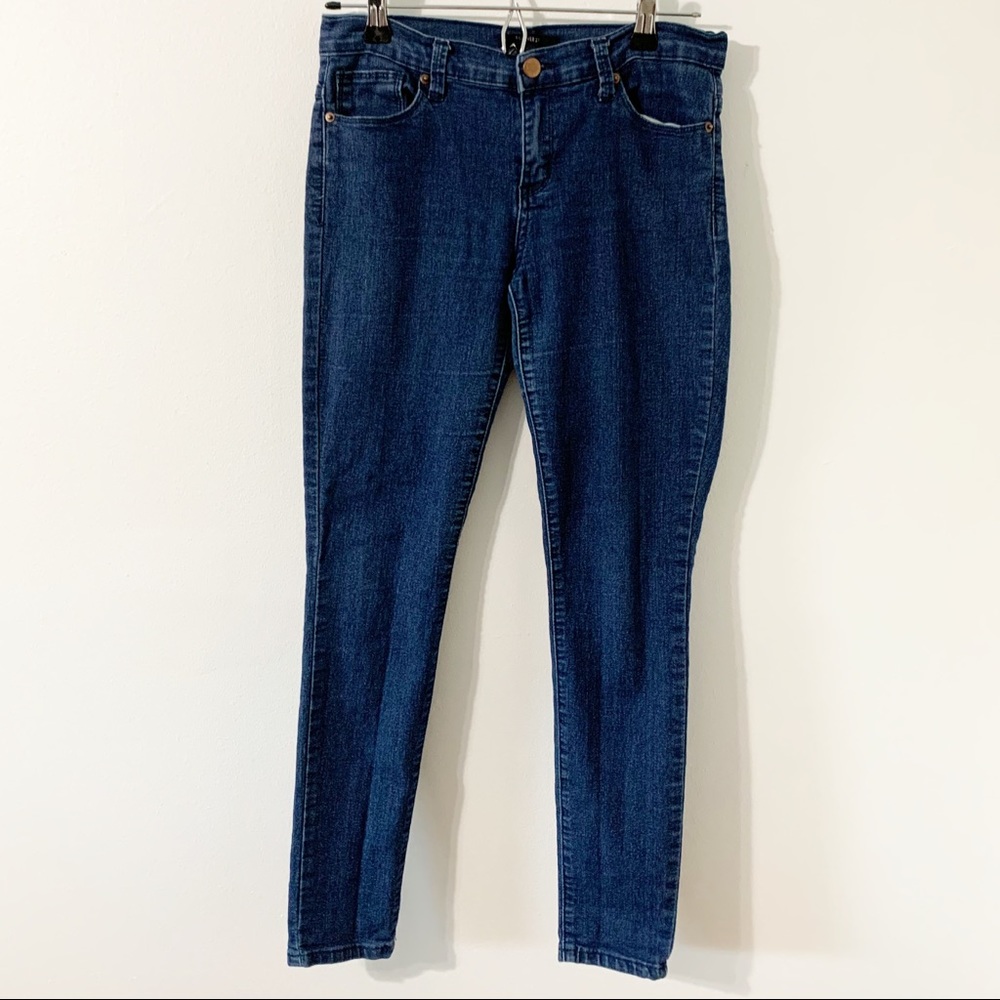 Forever 21 Straight Leg Skinny Jeans Dark Wash Five Pocket Styling Size 27 🔵